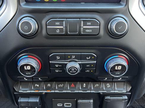 Used 2019 Chevrolet Silverado 1500 RST AWD/4WD image 29