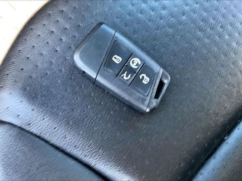 Used 2018 Volkswagen Atlas SEL AWD/4WD image 19