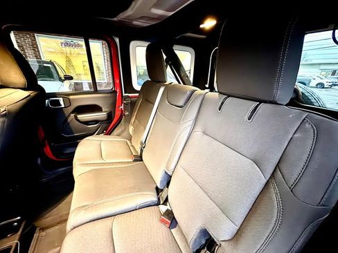 Used 2022 Jeep Wrangler Unlimited Sport image 9