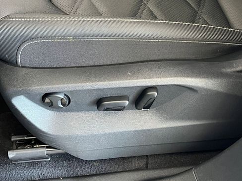 Used 2025 Volkswagen Atlas Cross Sport SE image 24