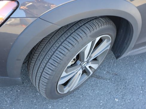 Certified 2025 Volvo V60 B5 Cross Country Plus image 40