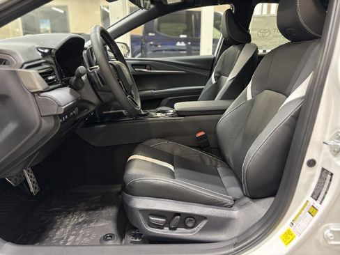 New 2026 Toyota Camry Hybrid FWD image 19