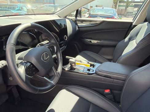 Used 2025 Lexus NX 350h AWD w/ Premium Package image 5