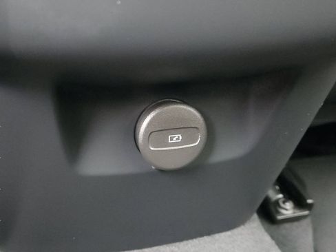 Used 2025 Volvo XC60 B5 Core image 23