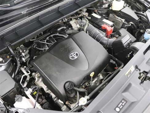 Used 2021 Toyota Highlander XLE image 40