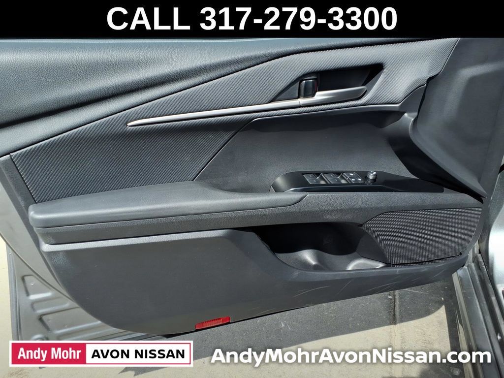 Used 2025 Toyota Camry SE FWD image 15