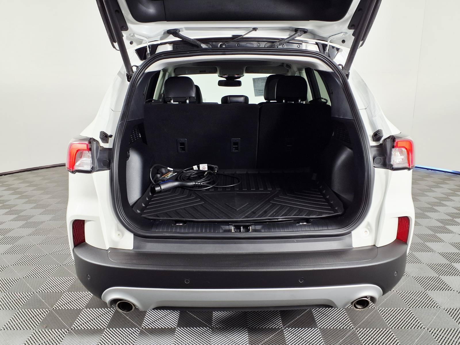 Used 2021 Ford Escape Titanium w/ Titanium Premium Package FWD image 8