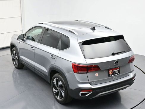Used 2023 Volkswagen Taos SE w/ Panoramic Sunroof Package image 32