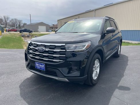 Used 2025 Ford Explorer Active AWD/4WD image 8