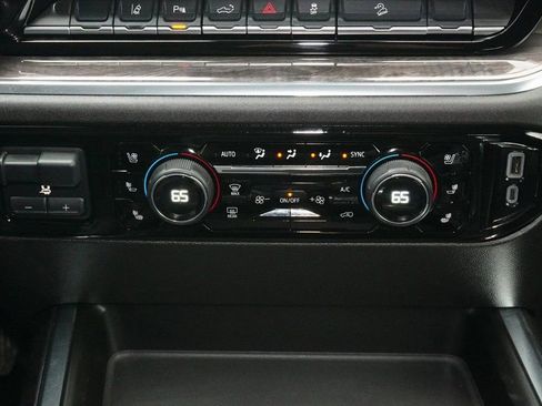 Used 2025 Chevrolet Silverado 2500 LTZ w/ LTZ Premium Package image 17