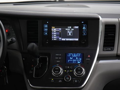 Used 2016 Toyota Sienna L FWD image 16
