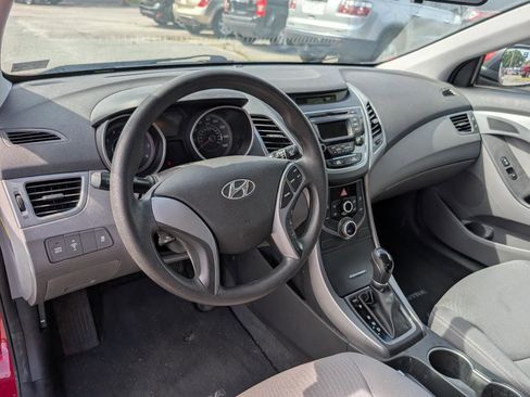 Used 2015 Hyundai Elantra SE FWD image 12