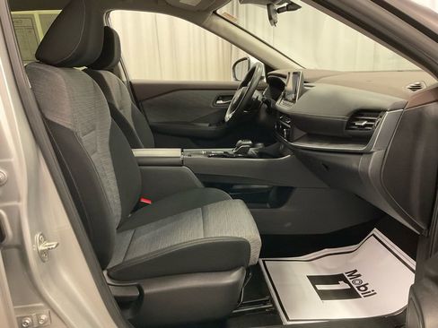 Used 2023 Nissan Rogue SV image 31