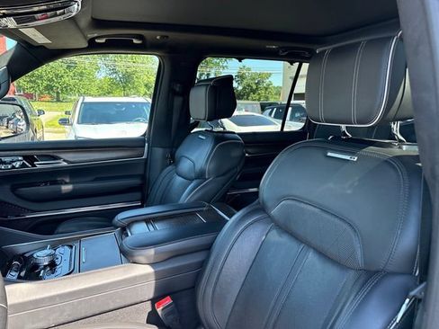 Used 2022 Jeep Grand Wagoneer Series II AWD/4WD image 9