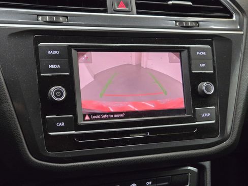 Used 2018 Volkswagen Tiguan S image 19