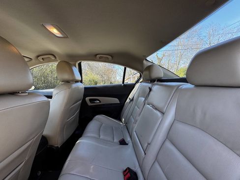 Used 2015 Chevrolet Cruze LT image 11