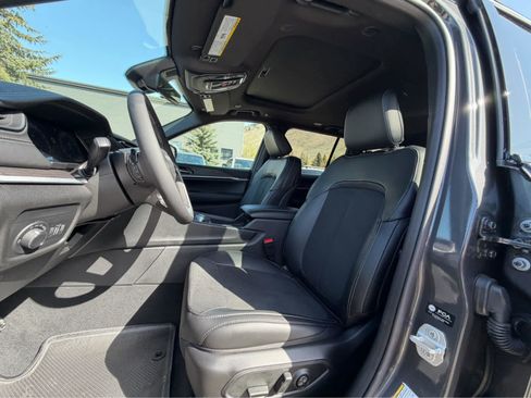 New 2026 Jeep Grand Cherokee Altitude image 17