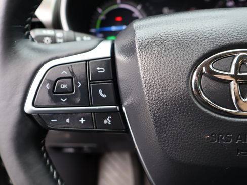 Used 2021 Toyota Highlander XLE AWD/4WD image 35