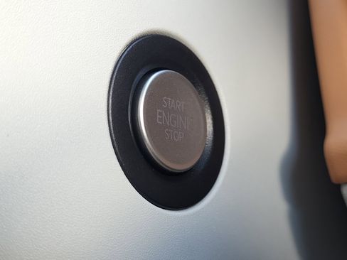 New 2025 Volkswagen ID. Buzz 1st Edition image 34