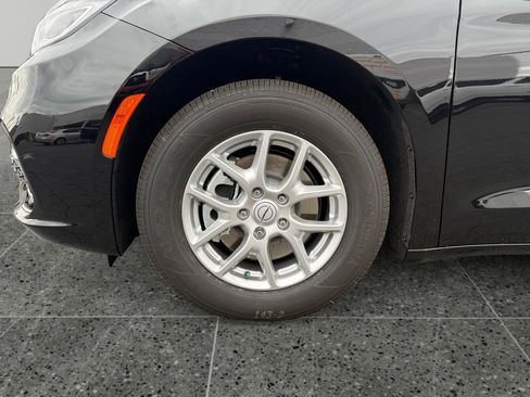 New 2026 Chrysler Pacifica Select image 14