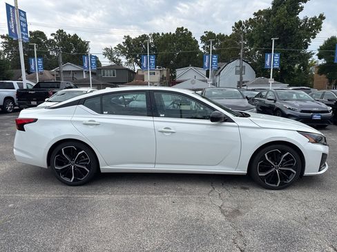 Used 2023 Nissan Altima 2.5 SR image 8