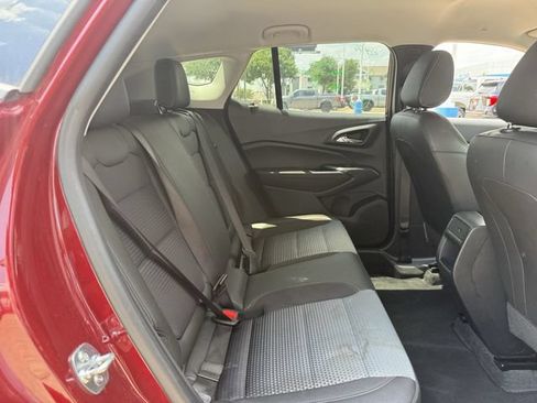 Used 2025 Chevrolet Trax LT FWD image 32