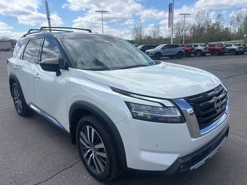 Used 2022 Nissan Pathfinder Platinum w/ Cargo Package AWD/4WD image 3