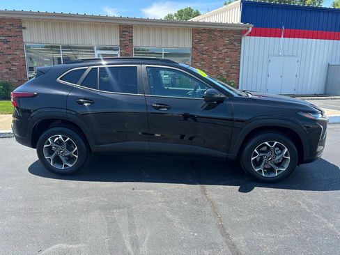 Used 2025 Chevrolet Trax LT w/ Driver Confidence Package FWD image 2