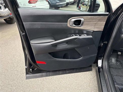Used 2023 Kia Sorento S w/ Panoramic Sunroof Package image 13