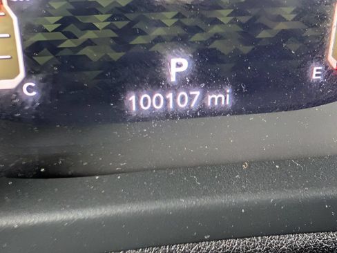 Used 2018 Jeep Wrangler Unlimited Sahara AWD/4WD image 15