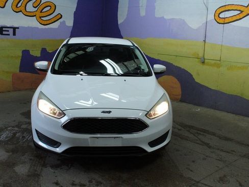 Used 2016 Ford Focus SE image 3