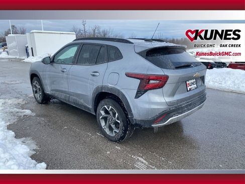 Used 2025 Chevrolet Trax LT image 5