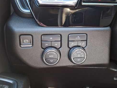 Used 2024 Chevrolet Silverado 3500 LT w/ Convenience Package image 23