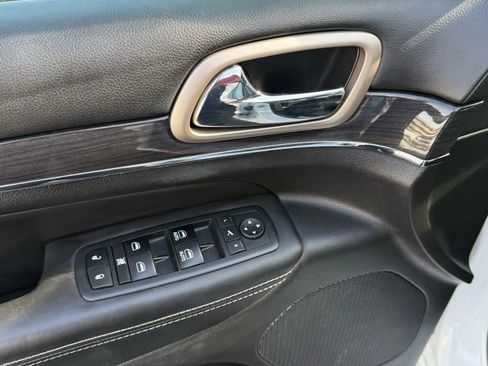 Used 2017 Jeep Grand Cherokee Overland w/ Jeep Active Safety Group image 20