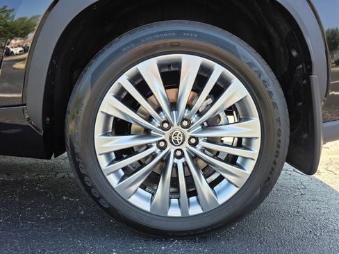 New 2026 Toyota Highlander Platinum AWD/4WD image 20