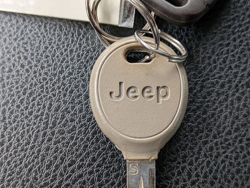 Used 2018 Jeep Wrangler Sport image 23
