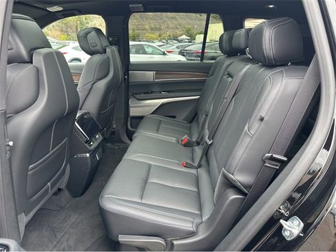 New 2026 Cadillac Vistiq Luxury image 18