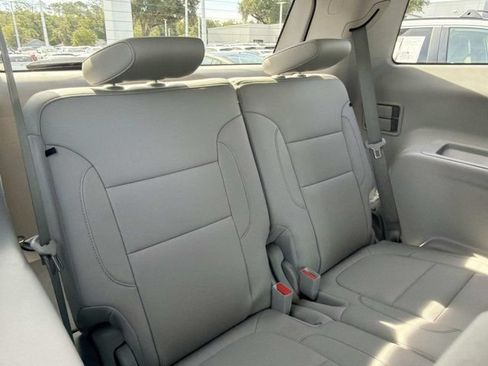 Used 2023 GMC Acadia SLT w/ Preferred Package FWD image 21