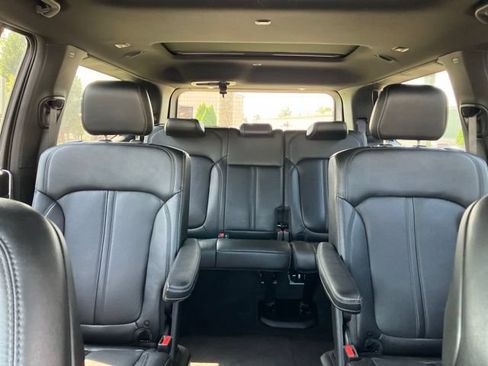 Used 2025 Jeep Wagoneer Series III w/ Premium Group I AWD/4WD image 23