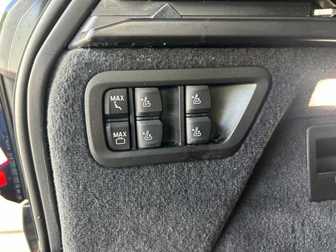 Used 2026 BMW X7 M60i AWD/4WD image 40