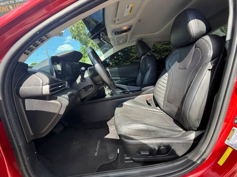 Used 2021 Hyundai Elantra Limited w/ Cargo Package FWD image 5