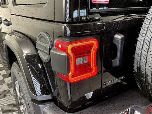 New 2026 Jeep Wrangler Unlimited Sahara AWD/4WD image 14