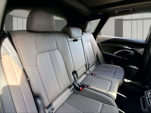Used 2025 Audi Q5 Premium w/ Convenience Package AWD/4WD image 25