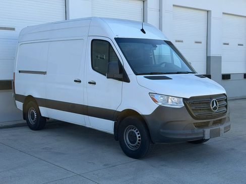 Used 2021 Mercedes-Benz Sprinter 2500 image 7