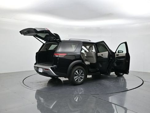 Used 2025 Nissan Pathfinder SL FWD image 52