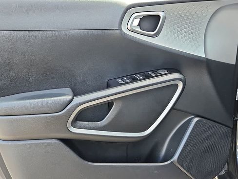 Used 2022 Kia Soul LX w/ Technology Package FWD image 11