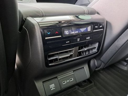 Used 2024 Acura MDX SH-AWD w/ Technology Package image 28