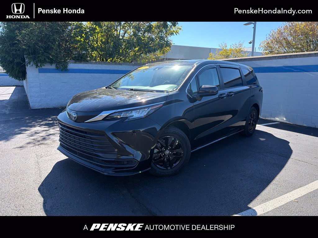 Used 2023 Toyota Sienna LE FWD image 1