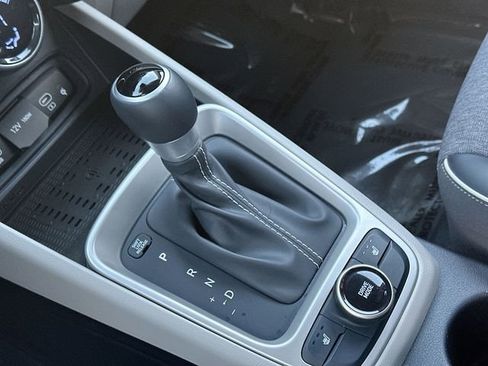 Used 2023 Hyundai Venue Limited w/ Cargo Package image 23