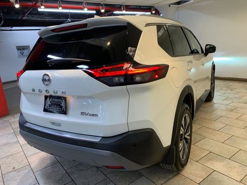 Used 2021 Nissan Rogue SV w/ Premium Package image 8